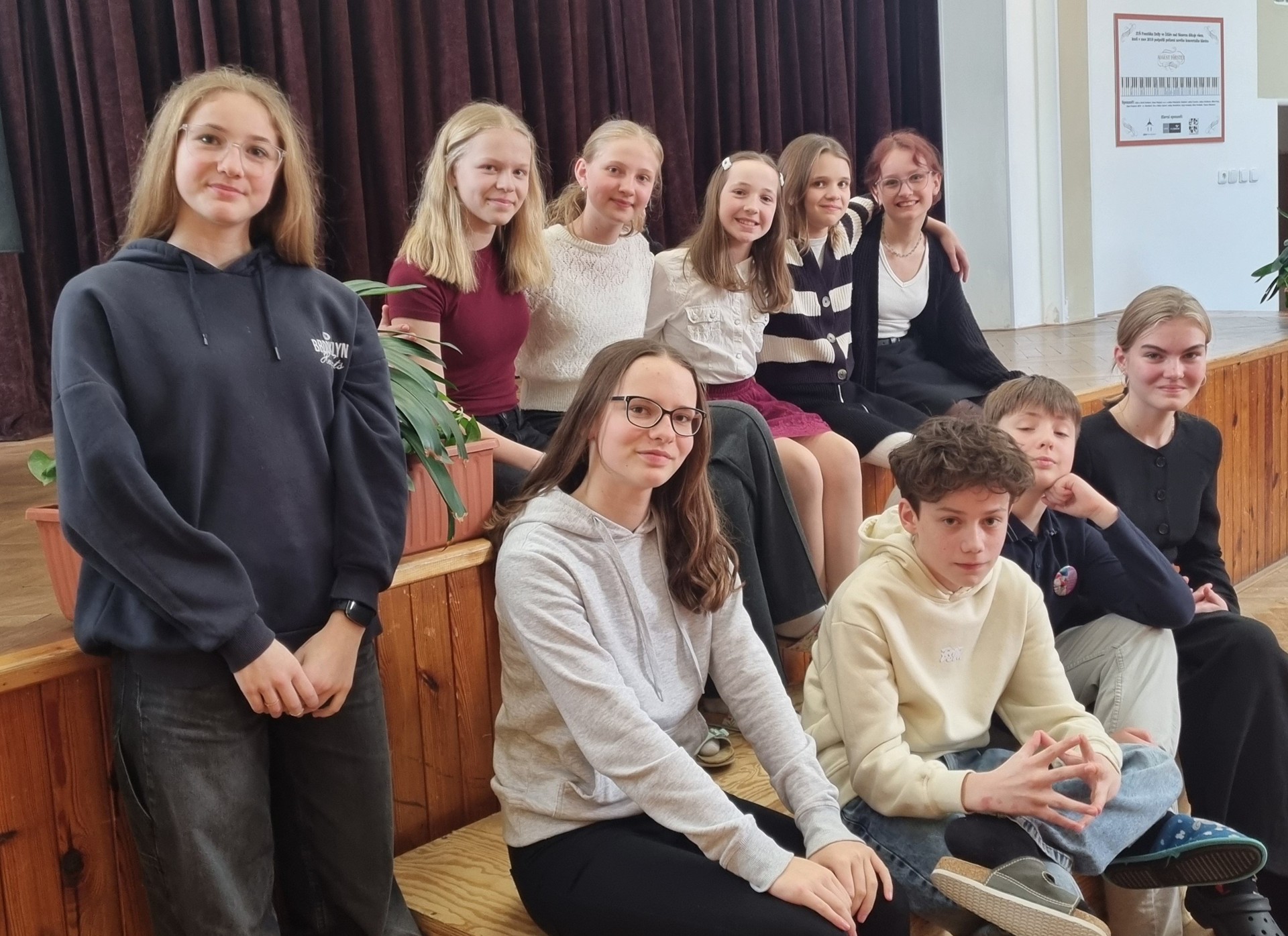 Tři postupy a tři ocenění! Naši recitátoři zazářili v oblastním kole Dětské scény 