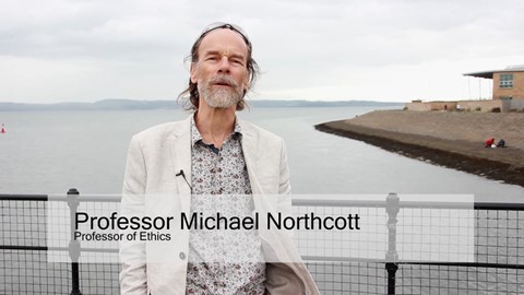 Profesor Michael Northcott z univerzity v Edinburghu na Bigy