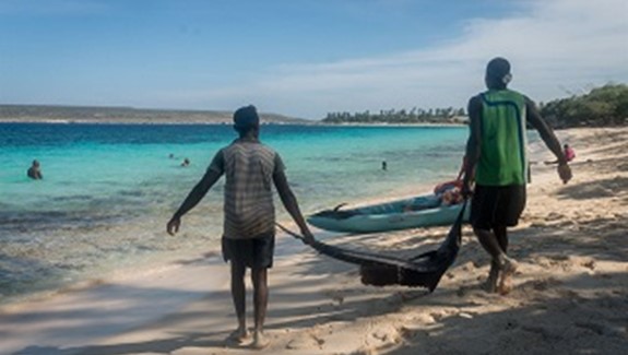 O Haiti, humanitární pomoci a tak...