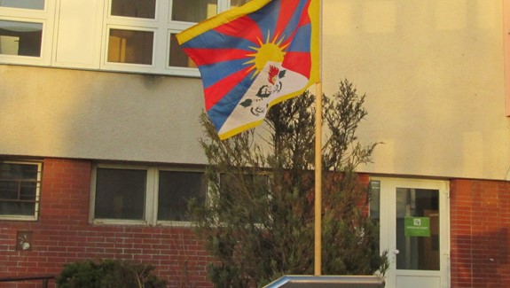Tibetská vlajka jako projev solidarity
