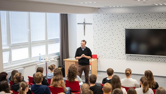 Chad Bryant se studenty Bigy