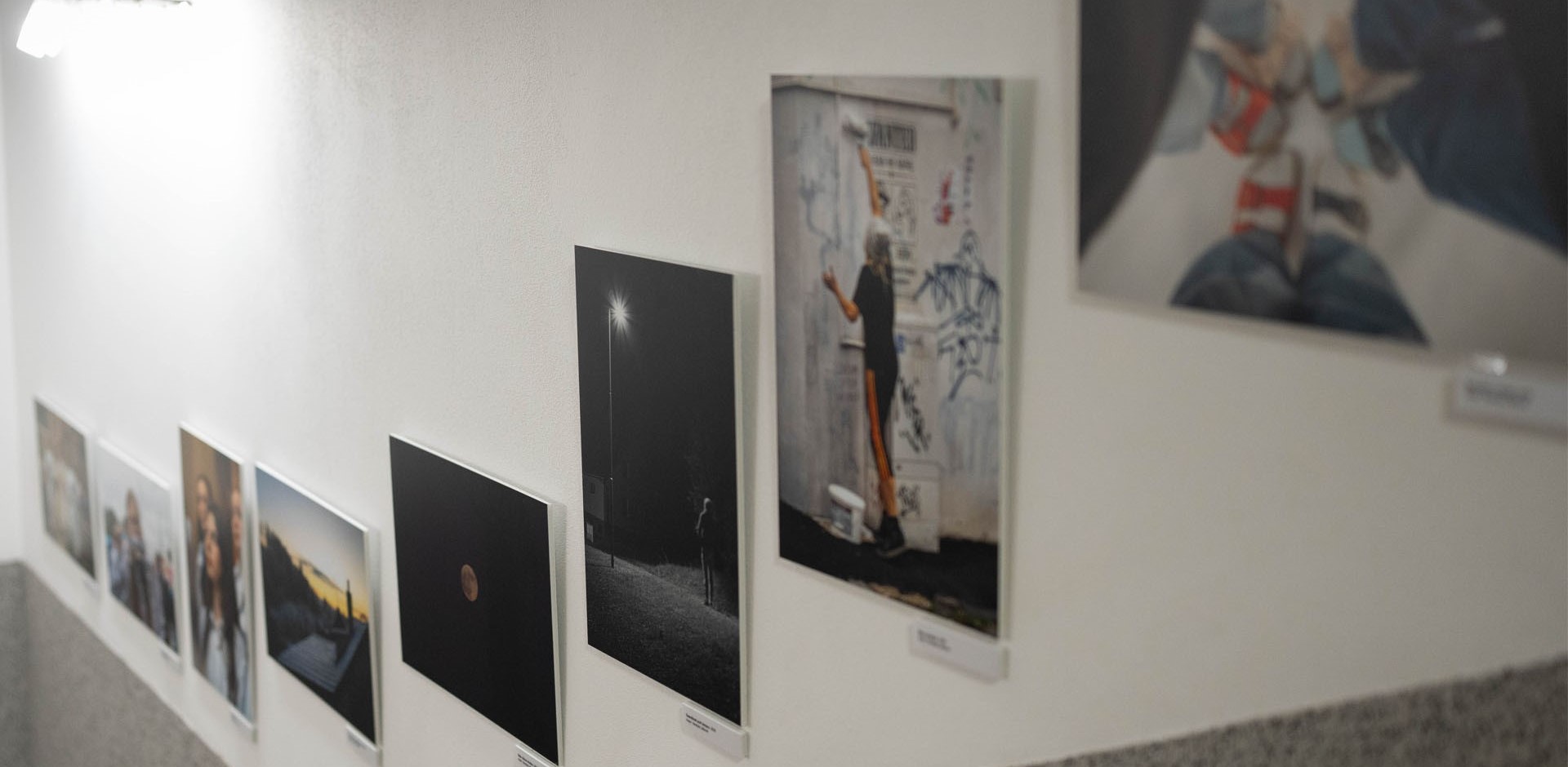 Vernisáž obrazů studentů Bigy